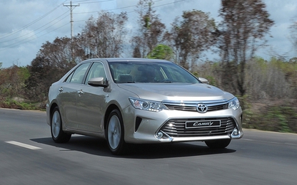 Toyota Camry mới giá từ 1,1 tỷ tại Việt Nam
