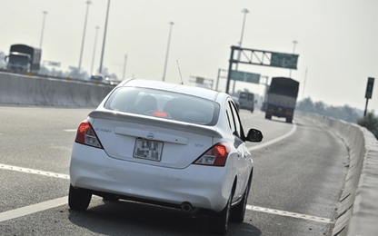 Dừng xe trên cao tốc - nguy hiểm chết người tài xế Việt cần nhớ