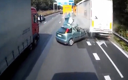 Sai lầm chết người khi chuyển làn trên cao tốc