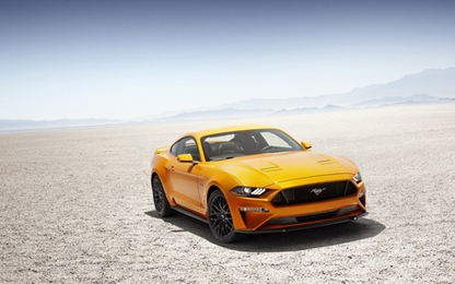 Ford Mustang 2018 lộ diện - 'tái đấu' Chevrolet Camaro
