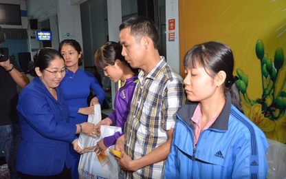 Chuyến tàu tiễn 550 công nhân về quê đón tết