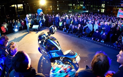 Sinh viên tự chế môtô điện Storm Pulse chạy được 380km