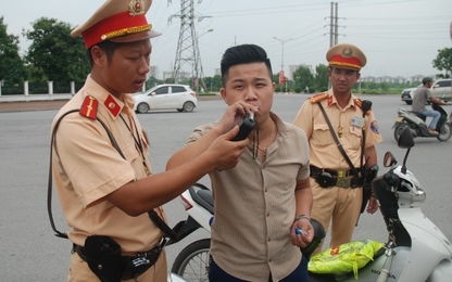 Ngày Tết, uống bao nhiêu rượu bia sẽ bị phạt khi lái xe?