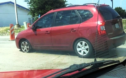 Cách ứng phó khi bị nổ lốp trong lúc lái xe