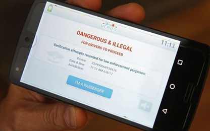 Điện thoại sẽ bị khóa khi tài xế ngồi sau vô-lăng