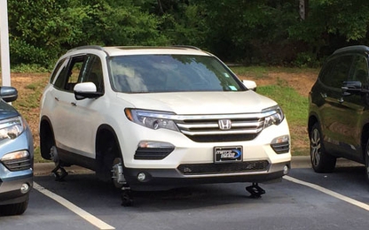 Trộm phá hơn 30 ôtô tại đại lý Honda để 'vặt' bánh xe