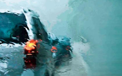 Kinh nghiệm lái ôtô khi trời mưa, đường ngập nước