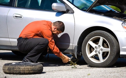 Xử lý nhanh gọn 13 sự cố bất ngờ khi lái xe ô tô