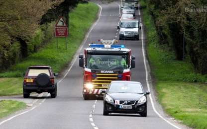 Lời khuyên để lái xe an toàn khi đi gần xe ưu tiên