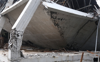 Trường mầm non đang thi công đổ sập trong đêm