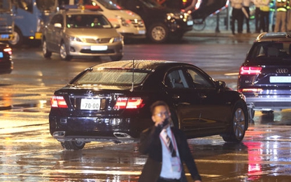 Thủ tướng Nhật mang xe Lexus chống đạn tới Việt Nam