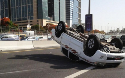 Lý giải nguyên nhân xe ô tô dễ bị lật