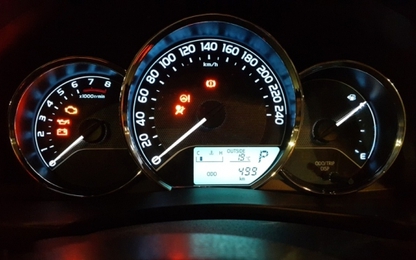 Tại sao xe không chạy được vận tốc tối đa mà đồng hồ hiển thị?