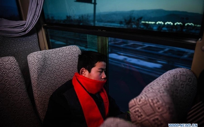 Hành trình 58 tiếng về quê ăn Tết của học sinh Trung Quốc