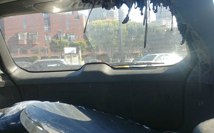 Nước tạt kính lái - nỗi kinh hoàng của tài xế