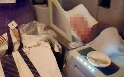 Phi công rời buồng lái đi ngủ khiến hành khách phát hoảng