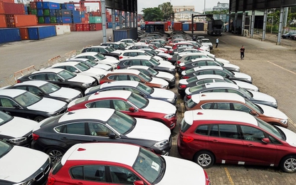 Dàn xe BMW hơn 3 triệu USD xuống cấp sau 2 năm phơi nắng