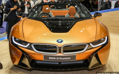 Siêu xe BMW i8 Roadster đầu tiên cập bến Malaysia