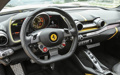 Vô lăng phẳng đáy có tác dụng gì trên xe sang