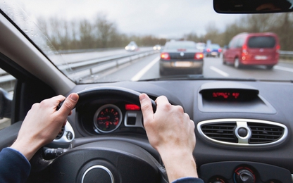 7 hành động sau khi ngồi lên ô tô cần tránh