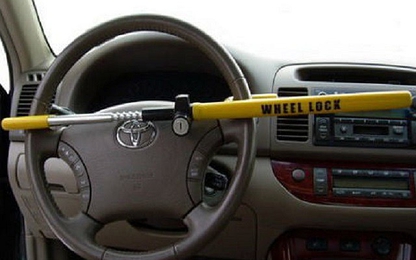 Những lưu ý an toàn khi lái xe vượt qua ổ gà trên đường