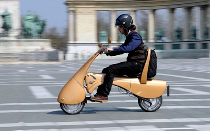 Soi xe ga điện Moveo có thể gập gọn thành vali trong một "nốt nhạc"