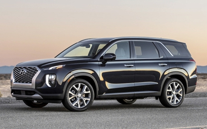 Xe xanh Toyota Prius 2019 thách thức đường trơn với hệ dẫn động AWD