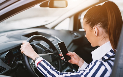 10 thói quen nguy hiểm khi lái xe