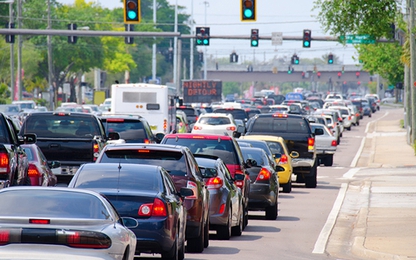 Ảo giác xe đi lùi - bệnh thường gặp của tài xế