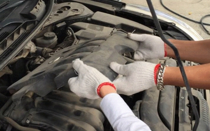 Có nên rửa khoang máy xe ô tô?