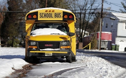 Tài xế xe buýt ngất xỉu, hai nam sinh tiểu học nhanh trí xử lý