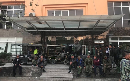 Thương binh xông thẳng xe ba gác vào trụ sở VFF