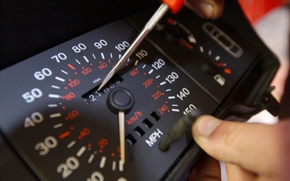 Người tua ngược công-tơ-mét khi bán ôtô sẽ bị phạt tù ở Mỹ