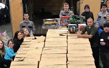 Sở cảnh sát Mỹ dành 20.000 USD mua đồ chơi cho bệnh nhi