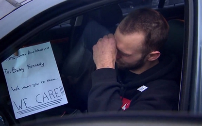 Liều mình lái xe đang cháy khỏi bãi đỗ, tài xế được tặng BMW