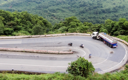 Những khúc cua 'tử thần' trên đèo Hải Vân