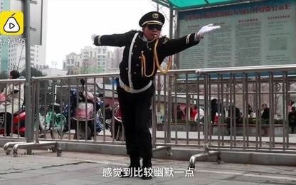 Nhân viên bãi đỗ xe gây sốt vì hướng dẫn tài xế bằng điệu múa