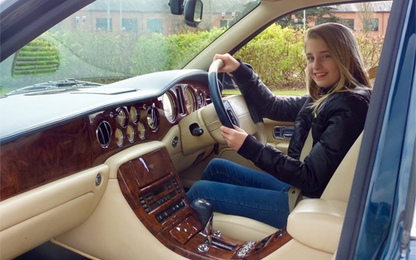Người trẻ thích tự lái Rolls-Royce thay vì ngồi phía sau