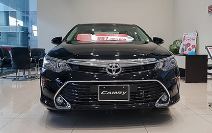 Camry giảm giá cả trăm triệu dọn đường cho thế hệ mới