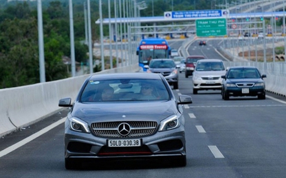 Lái xe ôtô như thế nào để không va chạm trên đường đông ngày lễ