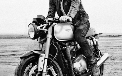 Dùng smartphone, chạy quá tốc độ, David Beckham bị cấm lái xe 6 tháng