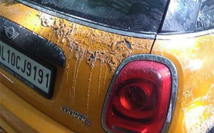 Ôtô bị tạt axit do tranh chỗ đỗ