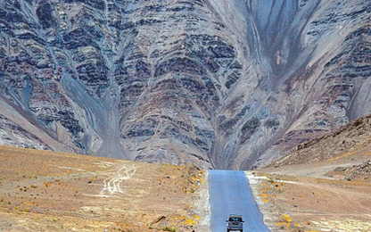 Bí ẩn về nơi ôtô tắt máy tự chạy lên dốc ở Ấn Độ