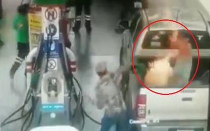 Lửa bùng lên khi bé gái sờ vào bình xăng đang bơm