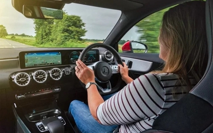 Mercedes giám sát khách hàng mua xe trả góp