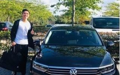 Soi ôtô Đoàn Văn Hậu vừa được Heerenveen cấp riêng