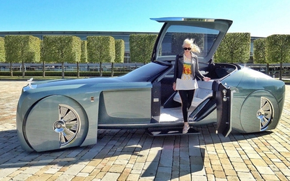 Người đẹp thử xe siêu sang viễn tưởng Rolls-Royce 103EX