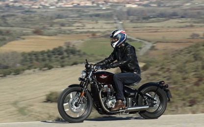 Triumph Bonneville Bobber - dáng ngồi bệ vệ, giá gần 600 triệu