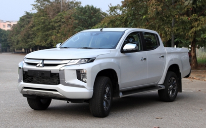 Mitsubishi Triton bản cao cấp 865 triệu, đấu Ranger Wildtrak