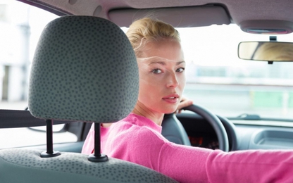 Xe ô tô có thể đi lùi nhanh cỡ nào?